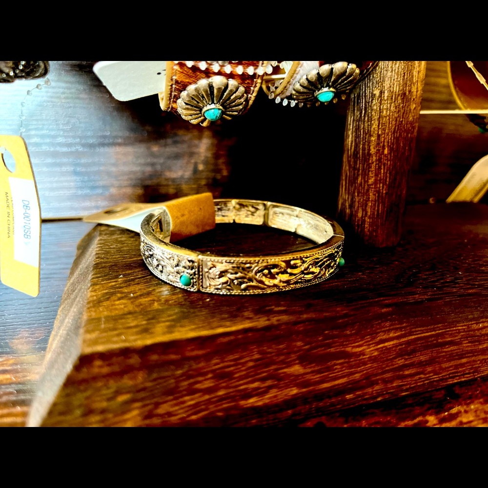 Stretch Western Ridge Bracelet with turquoise Stone